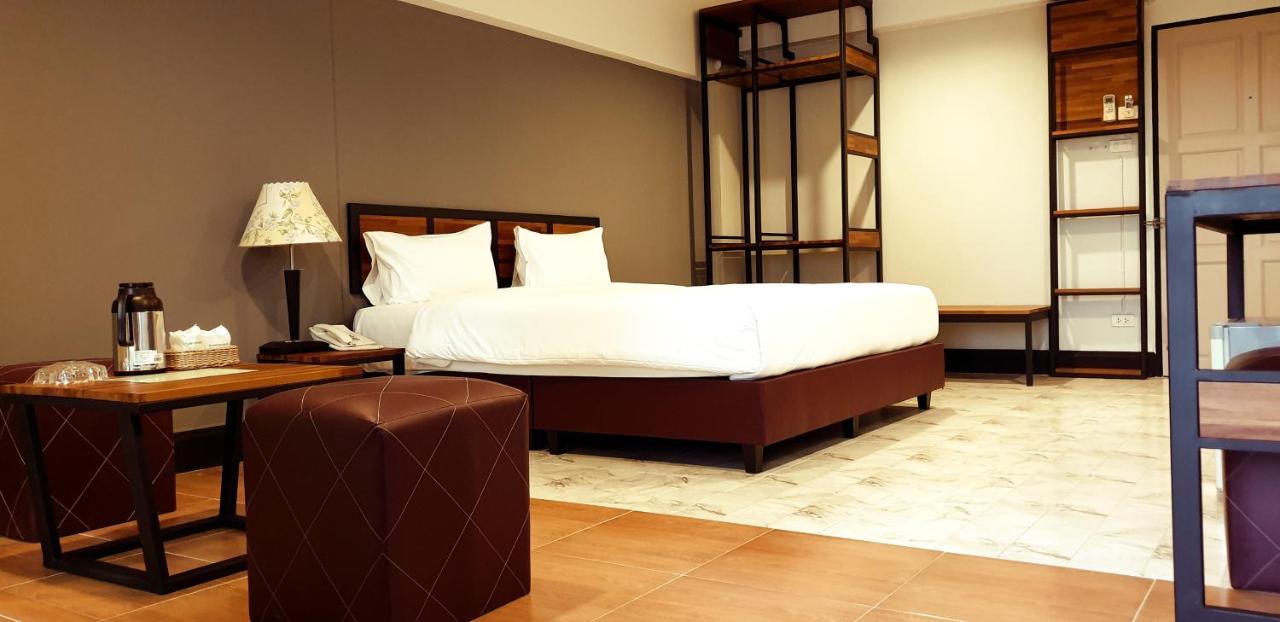 The Canal Hotel Bangkok Exterior photo